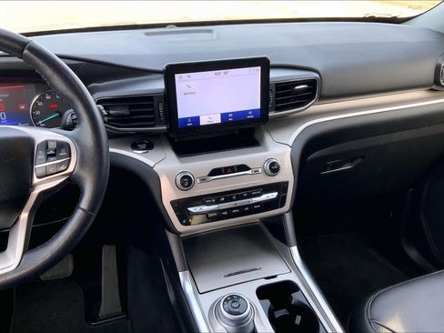 Used 2023 Ford Explorer XLT w/ Equipment Group 202A image 7