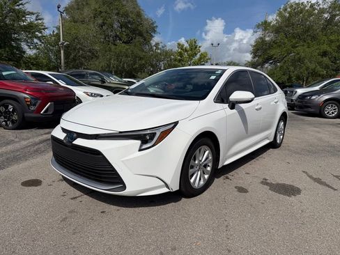 Used 2024 Toyota Corolla XLE FWD image 3