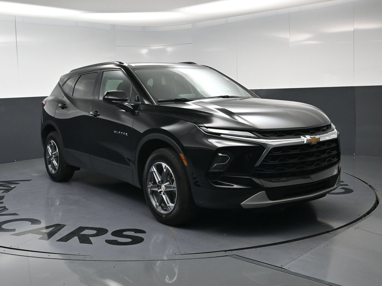 Used 2025 Chevrolet Blazer LT w/ Convenience Package FWD image 2