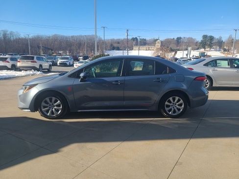 Used 2021 Toyota Corolla LE image 4