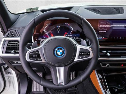 Used 2026 BMW X5 xDrive50e w/ M Sport Package AWD/4WD image 13