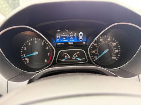 Used 2017 Ford Focus SE w/ Cold Weather Package FWD image 18