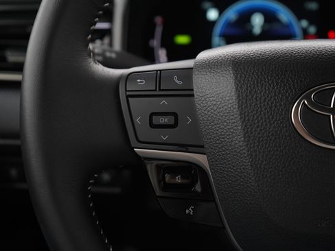 Used 2025 Toyota Camry SE image 24