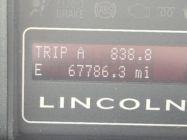 Used 2011 Lincoln Navigator 4WD image 23