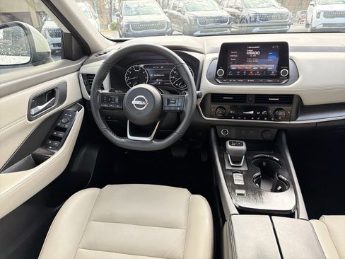 Used 2023 Nissan Rogue SV w/ SV Premium B Package image 23