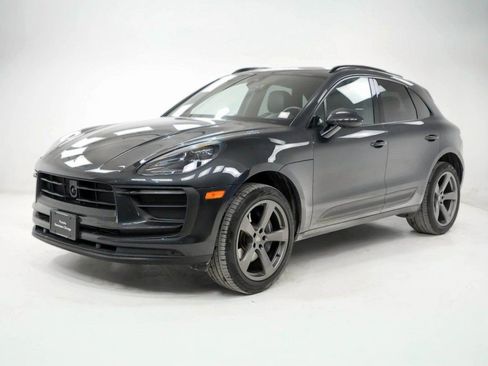 Used 2024 Porsche Macan image 1