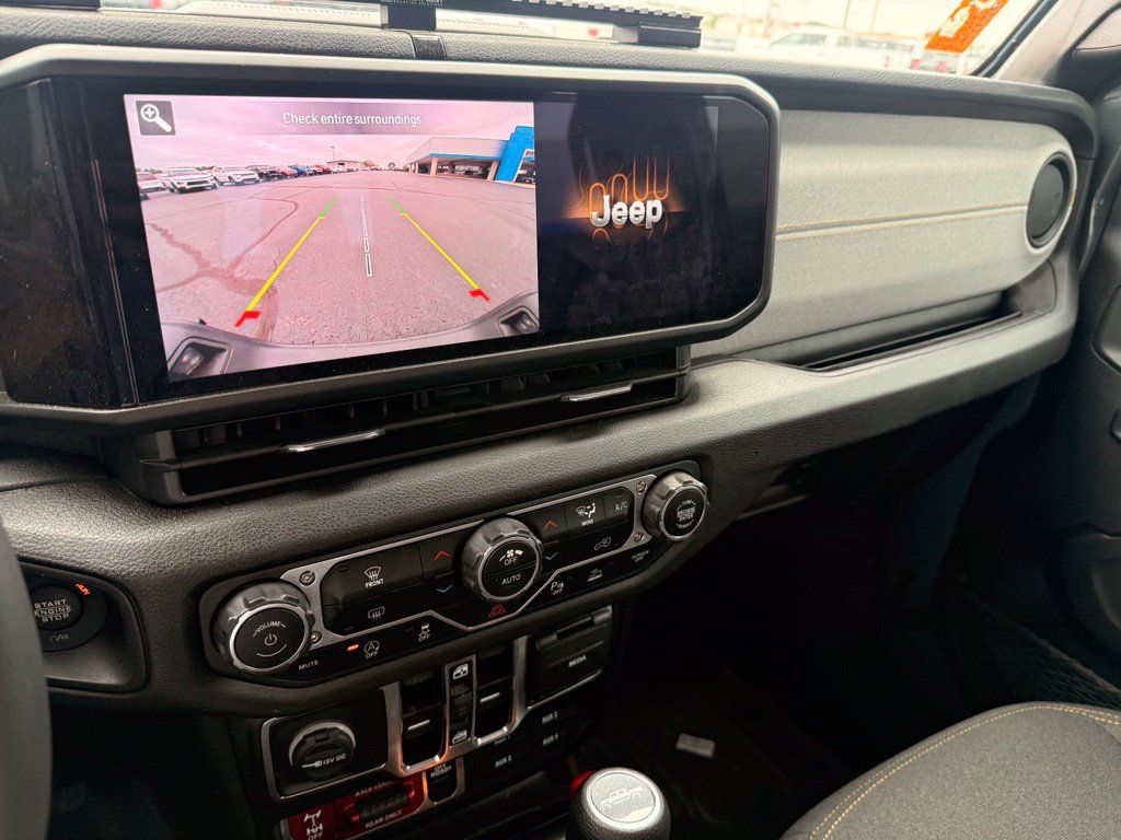 Used 2025 Jeep Gladiator Sport AWD/4WD image 10