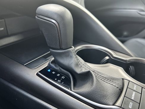 Used 2023 Toyota Camry SE w/ Convenience Package image 16