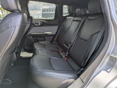 Used 2024 Jeep Compass Latitude AWD/4WD image 14