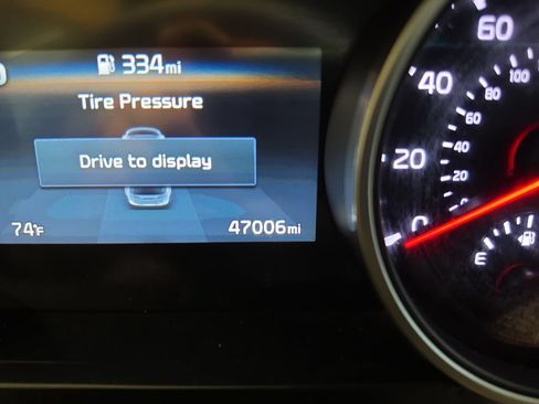 Certified 2022 Kia Carnival LX FWD image 23