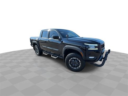 Used 2025 Nissan Frontier PRO-4X w/ Pro Convenience Package image 2