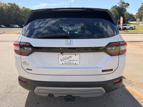 Used 2025 Honda Pilot TrailSport image 5