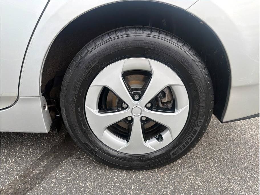 Used 2012 Toyota Prius Four w/ Preferred Accessory Pkg FWD image 21