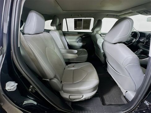 Used 2022 Toyota Highlander Platinum image 10
