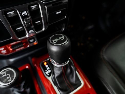 Used 2019 Jeep Wrangler Unlimited Rubicon AWD/4WD image 36