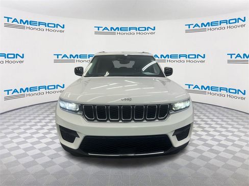 Used 2023 Jeep Grand Cherokee Laredo w/ Luxury Tech Group I image 8