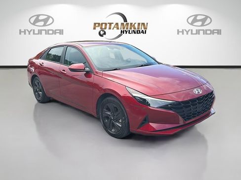 Certified 2023 Hyundai Elantra SEL w/ Cargo Package FWD image 3
