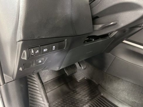 Certified 2024 Toyota Corolla Cross SE image 26