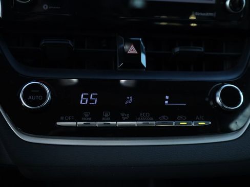 Used 2022 Toyota Corolla LE image 9