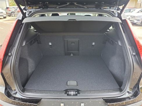 New 2026 Volvo XC40 B5 Core w/ Climate Package image 33