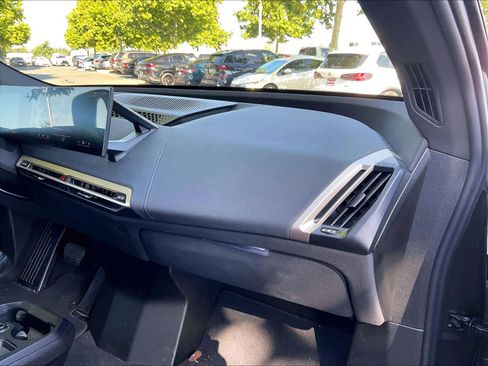 Used 2023 BMW iX xDrive50 w/ Sport Package AWD/4WD image 16