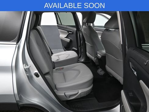Used 2020 Toyota Highlander XLE AWD/4WD image 33