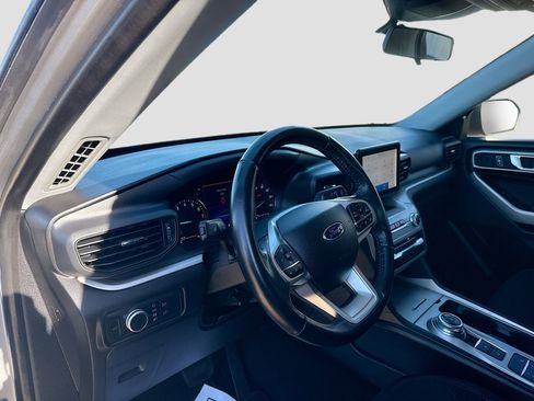 Used 2022 Ford Explorer XLT image 10