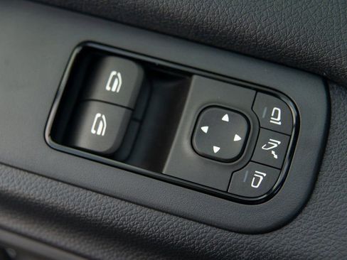 Used 2025 Mercedes-Benz Sprinter 2500 image 24