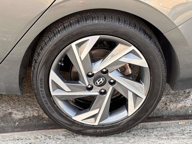 Used 2024 Hyundai Elantra Limited FWD image 14