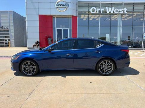 Certified 2024 Nissan Altima 2.0 SR FWD image 2