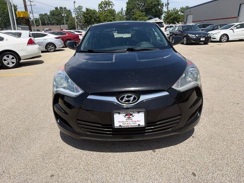 Used 2015 Hyundai Veloster FWD image 3