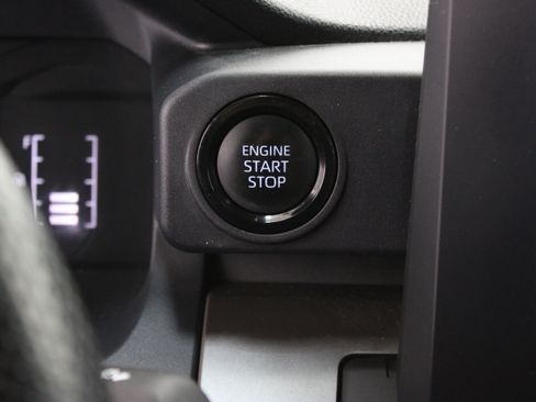 Used 2024 Toyota Tacoma SR5 AWD/4WD image 17