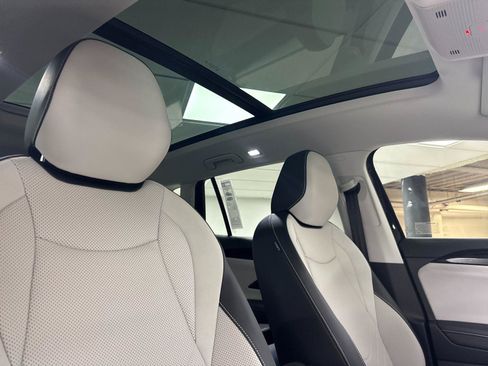 New 2026 Volkswagen Tiguan SE FWD image 16