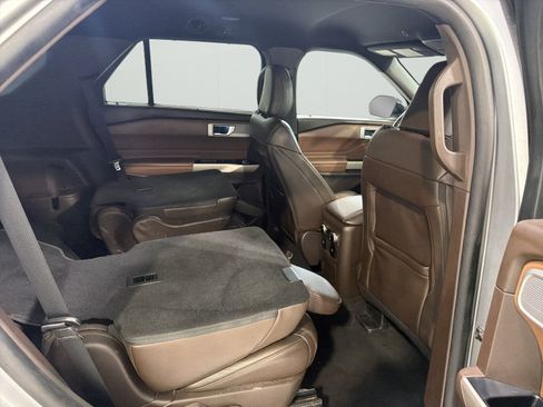 Used 2023 Ford Explorer King Ranch RWD image 13