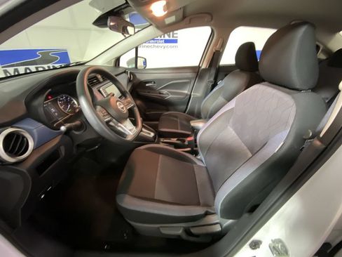 Used 2025 Nissan Versa SV FWD image 23