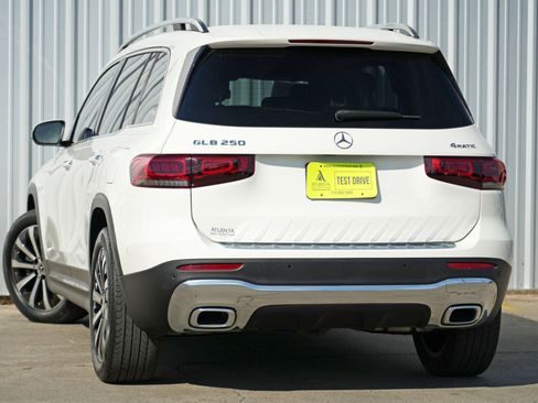 Used 2022 Mercedes-Benz GLB 250 GLB 250 w/ Premium Package Lite image 5