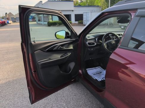 Used 2023 Chevrolet TrailBlazer RS w/ Convenience Package AWD/4WD image 23