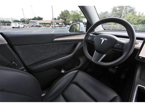 Used 2023 Tesla Model Y Long Range AWD/4WD image 9