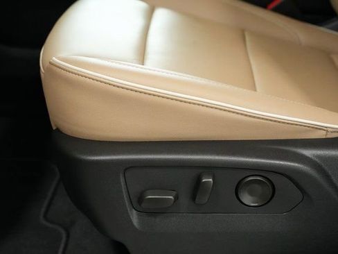 Used 2024 Chevrolet Suburban Premier image 16