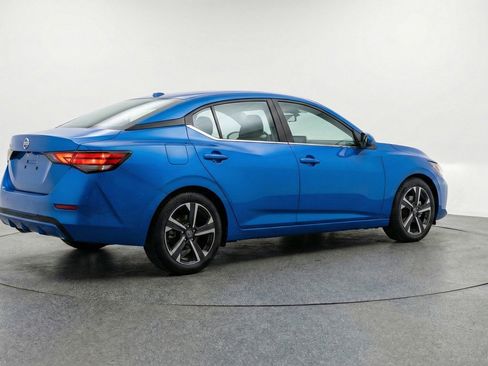 Used 2025 Nissan Sentra SV image 9