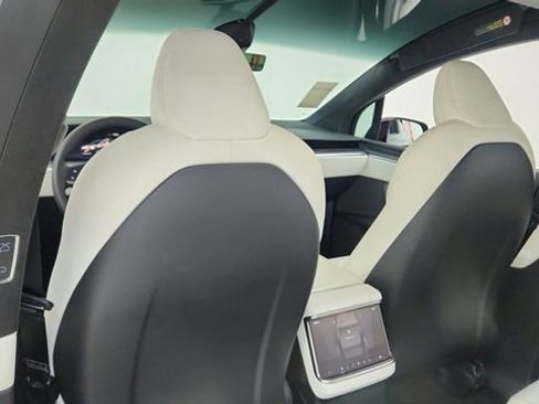 Used 2024 Tesla Model X Plaid image 35