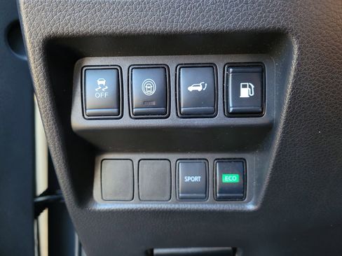 Used 2019 Nissan Rogue SV FWD image 28