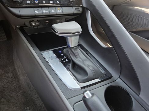 Used 2024 Hyundai Elantra SEL FWD image 12