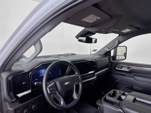 Used 2025 Chevrolet Silverado 3500 LT image 14