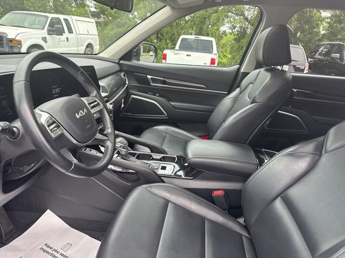 Used 2025 Kia Telluride S FWD image 13