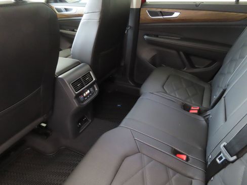 New 2025 Volkswagen Atlas SE image 23