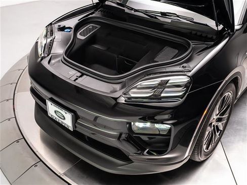 Used 2025 Porsche Macan 4S Electric AWD/4WD image 30