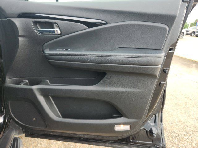 Used 2021 Honda Pilot Touring image 11