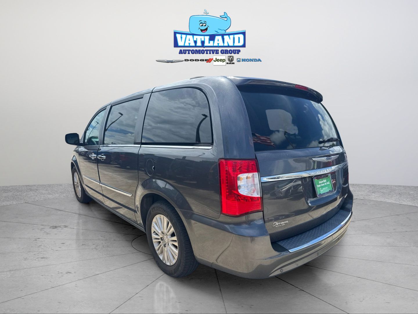 Certified 2016 Chrysler Town & Country Limited FWD image 41