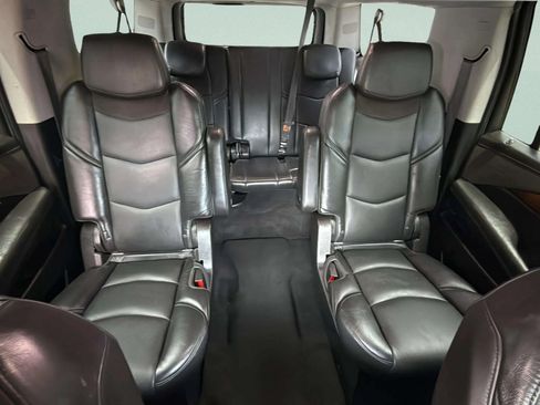 Used 2018 Cadillac Escalade ESV Luxury RWD image 33